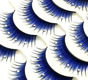 Halloween false eyelashes for spooky eye makeup looks