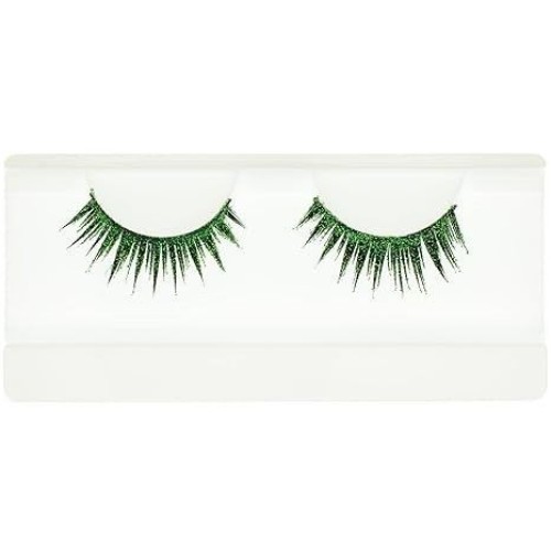 Halloween false eyelashes for spooky eye makeup looks